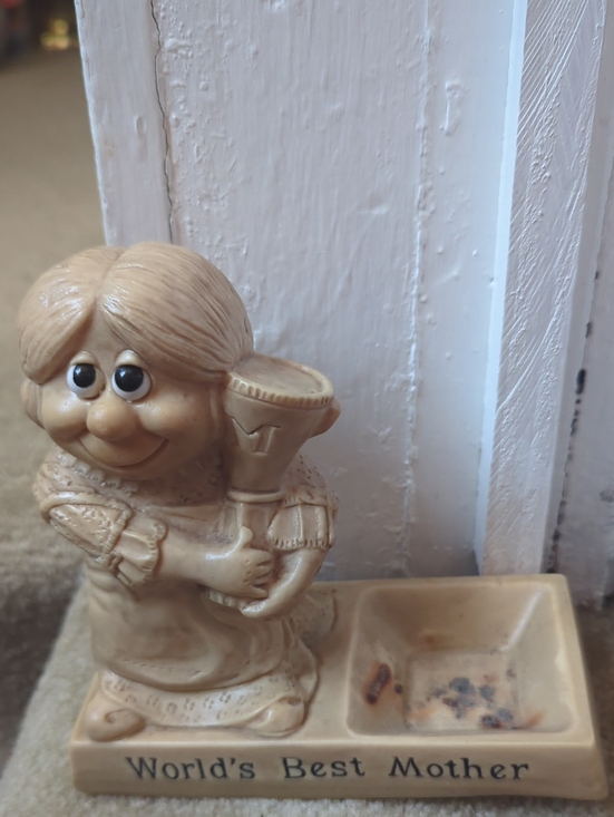 W & R Berries Other - Vintage W&R Berries Co's Figurine "WORLD'S BEST MOTHER" 1971 USA